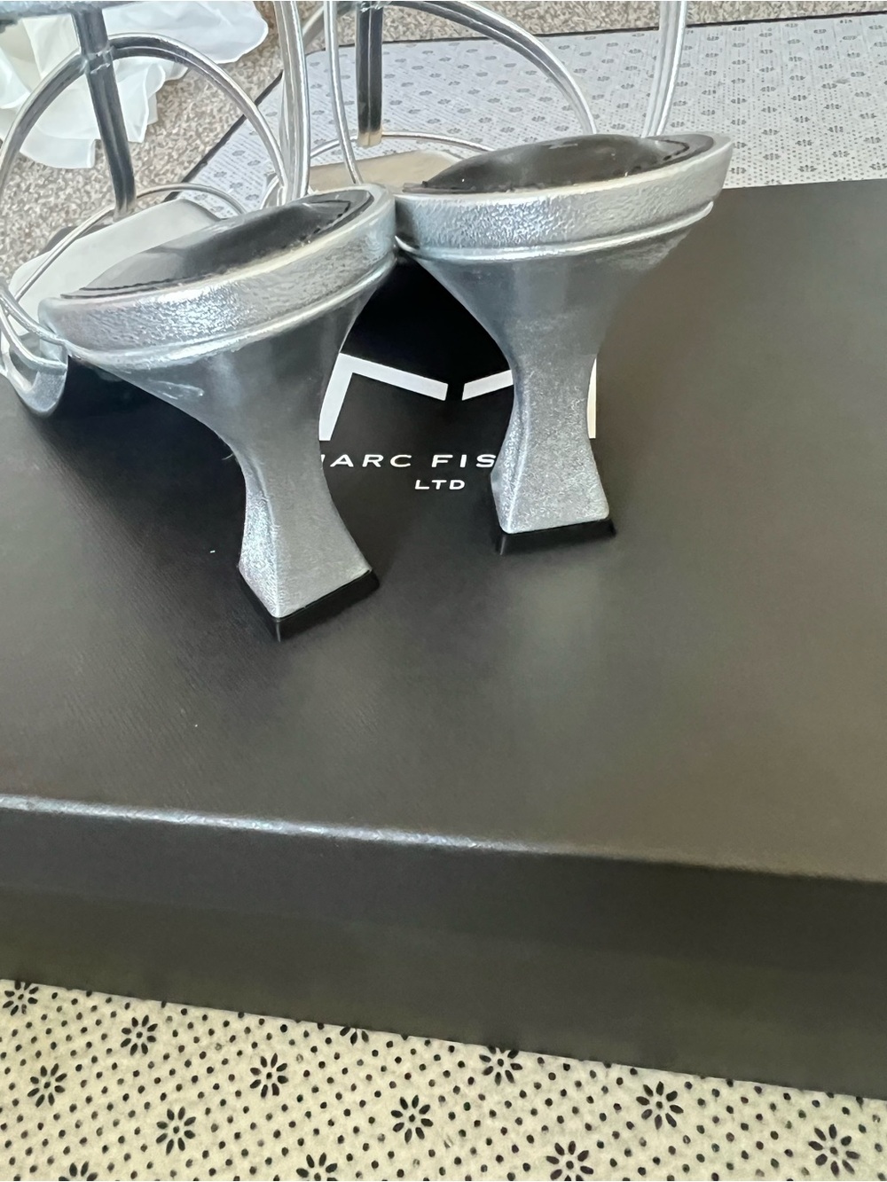 Marc Fisher Sz 6 NWB Silver Square Toed Heels - Picture 4 of 6